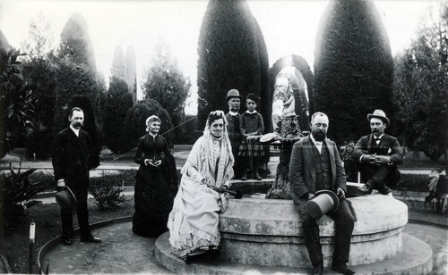 Nimock's family and guests by fountain