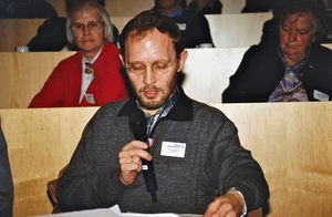 DSM Landsmødet på Nyborg Strand, 1999. Tidl. missionær i Bangladesh, Jørgen Andersen taler til forsamlingen
