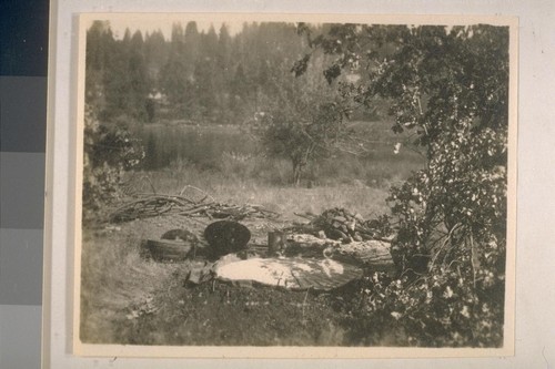 Preparation of acorn mush; Ha-cha-nah; October 1908; 12 prints