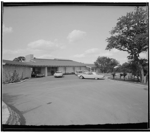 Pace Setter House of 1961 [Halff, Hugh, residence]. Exterior and Parking facility