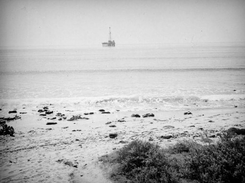 Offshore drilling platform, Rincon Beach