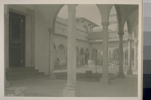 H275. [Colonnade and court, Italian Pavilion.]