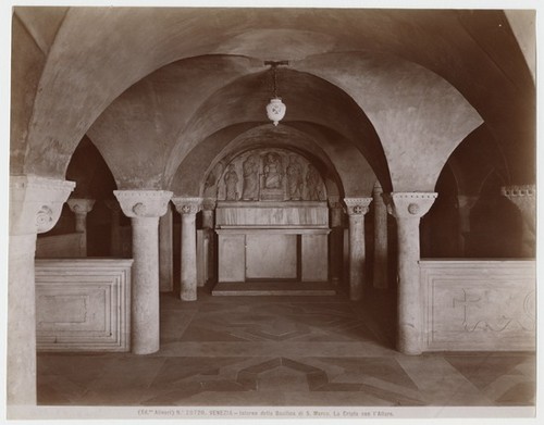 No. 20720. Venezia - Interno della Basilica di S. Marco. La Cripta con l'Altare