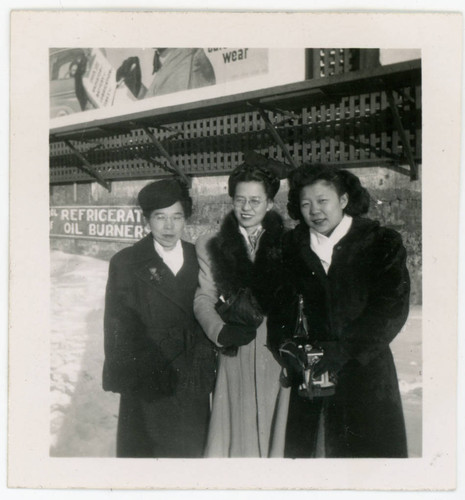 Aya Narita, Amy Yoshinaga, and Ei Yoshinaga Suzuki in snow