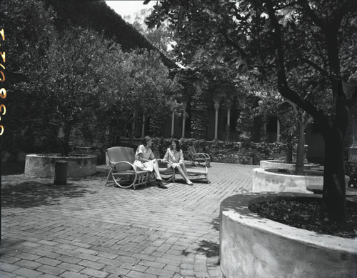 Two students in Valencia Court, Scripps College