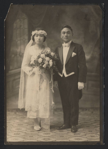 Wedding portrait of Kameji Ikuma and Yasuno Ikuta