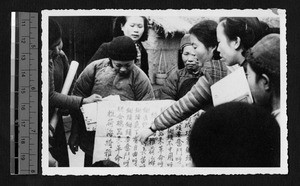 Students read print news to villagers, Sichuan, China, ca.1936