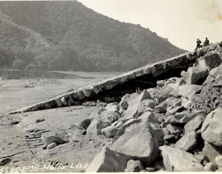 Los Angeles River - flood of 1938, view upstream, Burbank