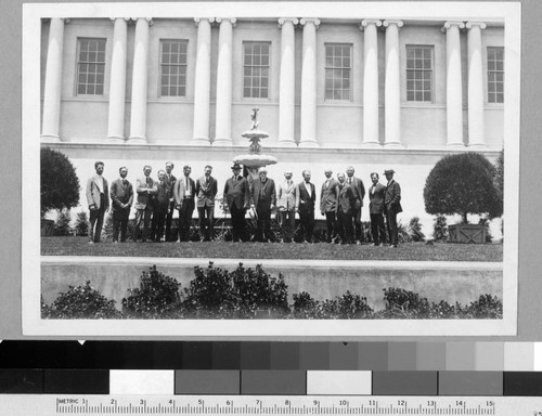 Henry E. Huntington and library staff in front of the library building, 1922