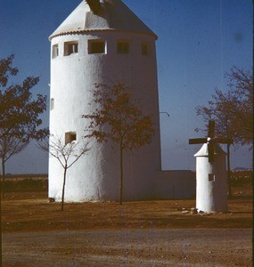 Silo and windmill - Argamasilla de Alba