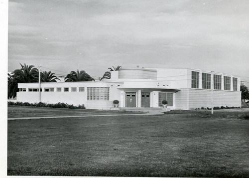 Pepperdine College Library shortly after opening, 1939