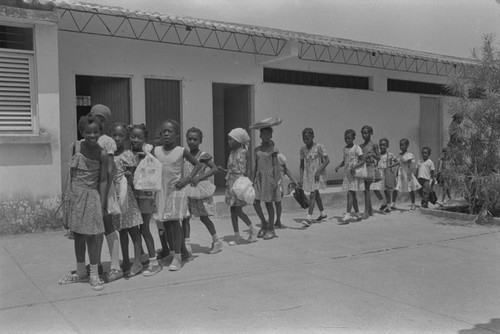 Students walking in line outside classroom, San Basilio de Palenque, ca. 1978