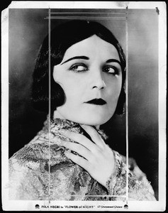 Pola Negri in "Flower of the night", 1925