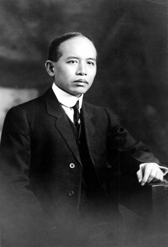 Portrait of a middle-aged Chin Fong