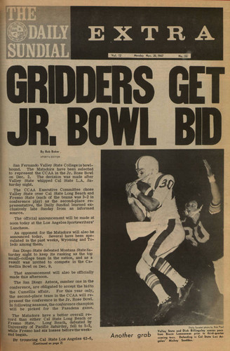Front Page - 'EXTRA' from the Daily Sundial, "Gridders get Jr. Bowl Bid," November 20, 1967