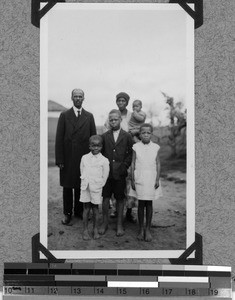 Johnson Silinga and family, South Africa East, 1933-12-10