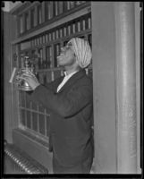 Prince Ucon and a blowtorch, Lincoln Heights, 1936
