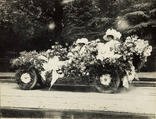 A car coverd in roses