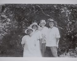 Henrietta Gladys Goodwin with her girl friends in Petaluma, California, about 1915