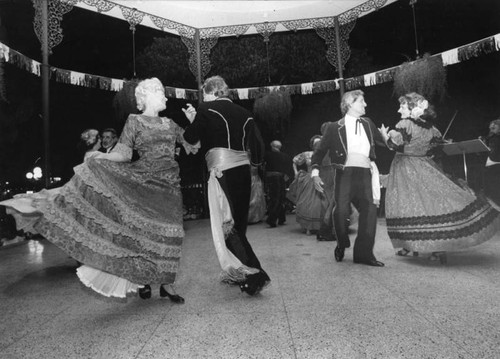 Grupo Alegre dance at Olvera Street