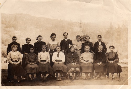 Eighth Grade Class, 1907