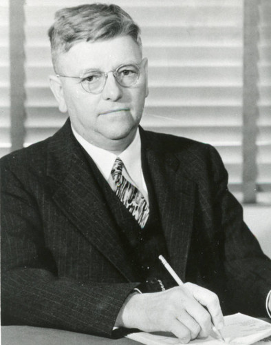 Photograph of President Batsell Baxter at his desk
