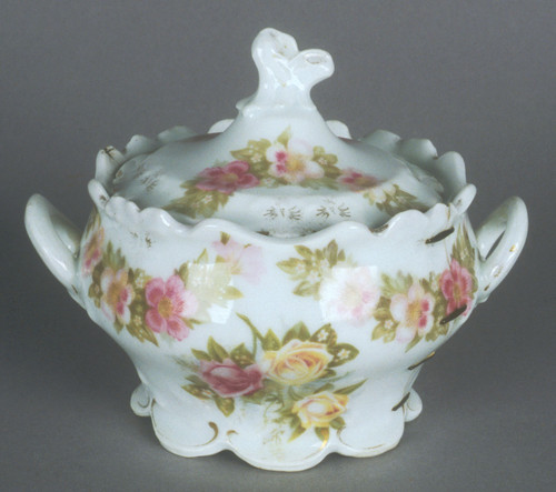 Sugar bowl with rose decoration with lid