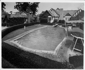 Exterior of residential home in Palm Springs in 1948, swimming pool, landscaping, patio furniture