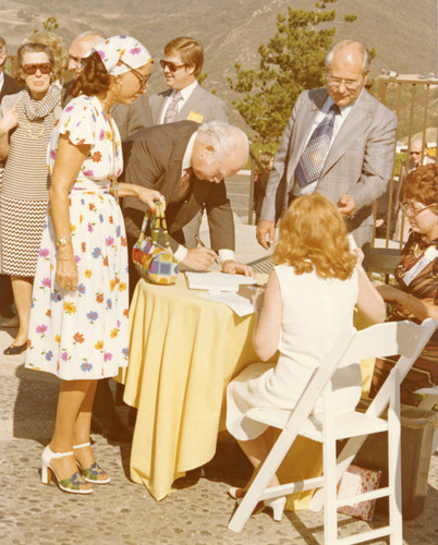 Guests mingle at Pepperdine reception for President Ford, 1975