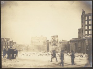 San Francisco earthquake damage, showing people in front of building ruins, 1906