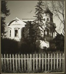 Front view of the Mecham House at 498 Pepper Road in Petaluma, California, 1977