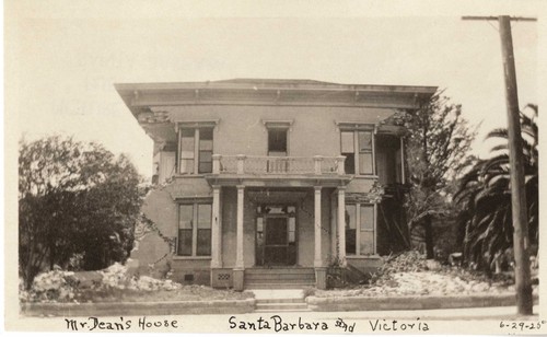 Santa Barbara 1925 Earthquake damage - Residence at Santa Barbara & Victoria St