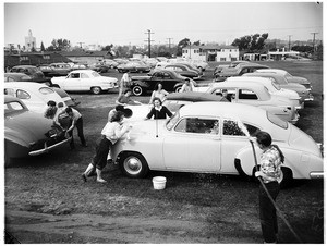Students wash autos, 1952