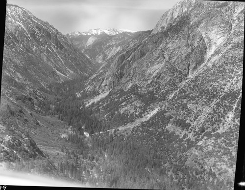 Canyons, Middle Fork Kings River Canyon from Simpson Meadow looking downstream, Aerial from helicopter. Glaciated Canyons, crop from top