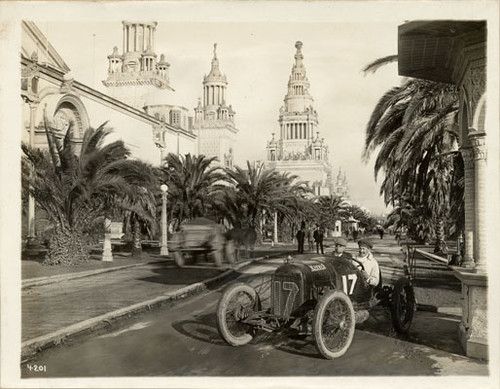 [Eddie Rickenbacker in a racing car on the Avenue of Palms at the Panama Pacific International Exposition]
