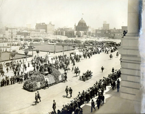 [Liberty Bell parade in Civic Center, Nov. 10, 1915]