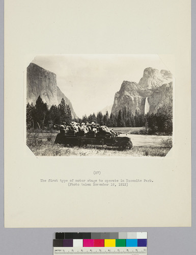 The first type of motor stage to operate in Yosemite Park. (Photo taken November 16, 1913)