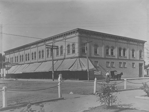 Edwards building on northeast corner of Glassell at the Plaza, Orange, California, ca. 1906