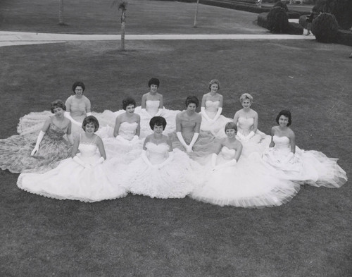 Homecoming queen candidates pose on Pepperdine College lawn, 1961