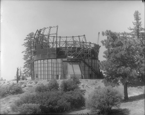 Construction of the observatory dome for the 100-inch telescope building, Mount Wilson Observatory