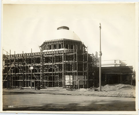 [Construction of Orange Blossom Candies store in The Zone at the Panama-Pacific International Exposition]