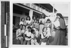 Sister Bernardine, MM, with deaf children, Waikiki, Honolulu, Hawaii, ca. 1940-1950
