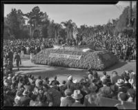 "Washington Crossing the Delaware" float at the Tournament of Roses Parade, Pasadena, 1936