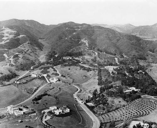 Aerial view of famous homes in Beverly Hills, 1920