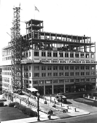 Construction of State Theatre