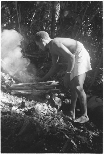 Smothering the pig for sacrifice, Kwailale'e