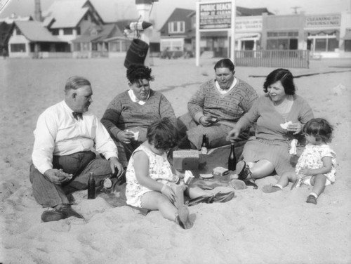 Family at Venice beach, view 1