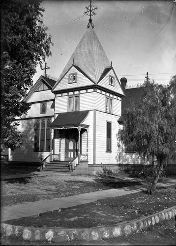 Upland Photograph Church; First Presbyterian Church / Edna Swan