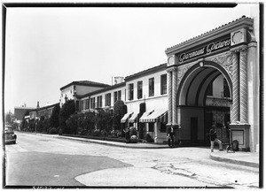 Paramount Pictures, showing a street view of the front, June 1, 1940