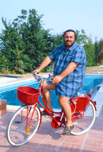 Luciano Pavarotti on bicycles